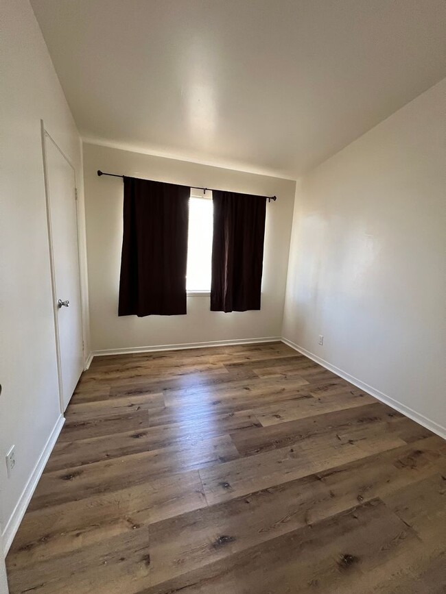 Building Photo - (APPLICATION PENDING) West Lancaster Home