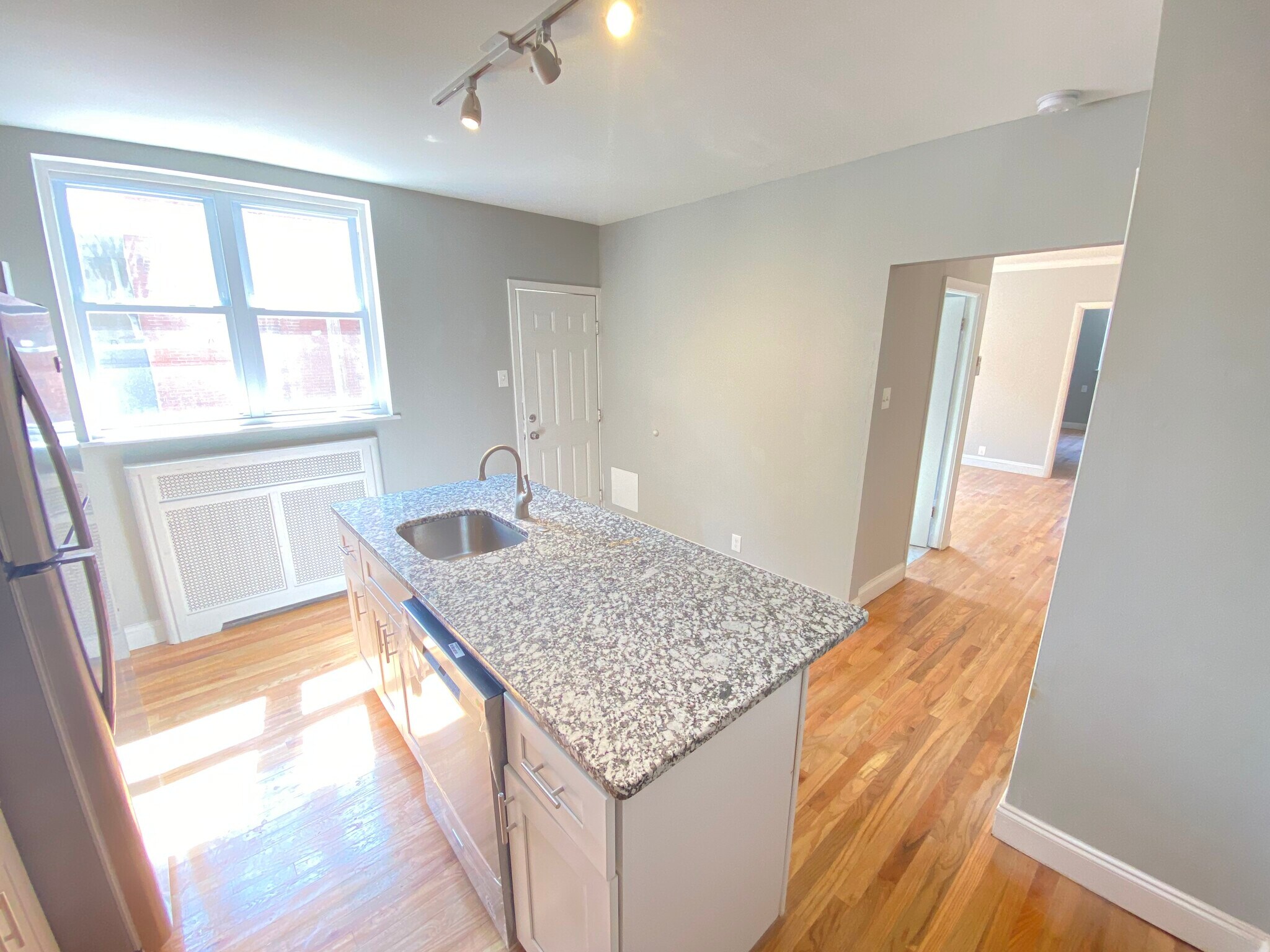 Building Photo - 1229 W Porter St