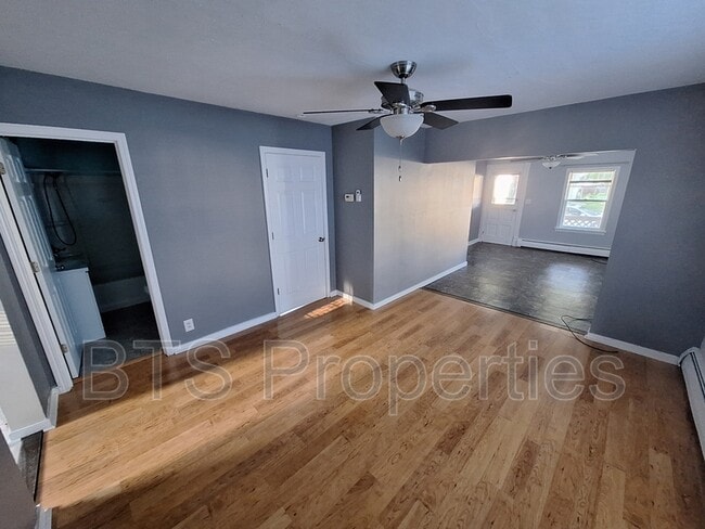 Building Photo - 114 S Cedar St