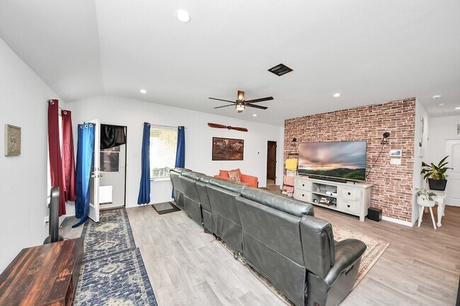 Building Photo - 403 Blanco Ln