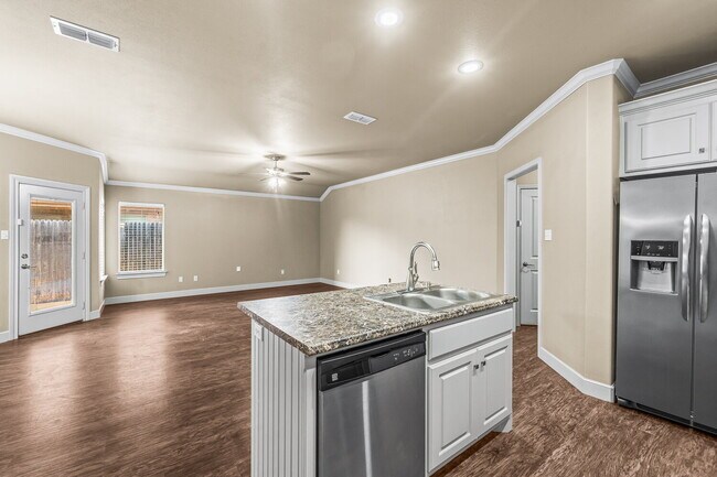 Building Photo - Spacious 3BR/2BA Duplex with 2-Car Garage & Stainless Appliances