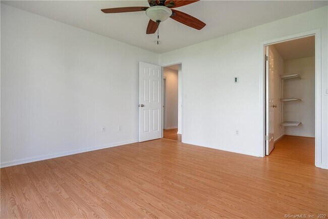 Building Photo - 123 Willow Springs