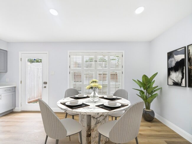 Building Photo - 10380 Briar Forest Dr