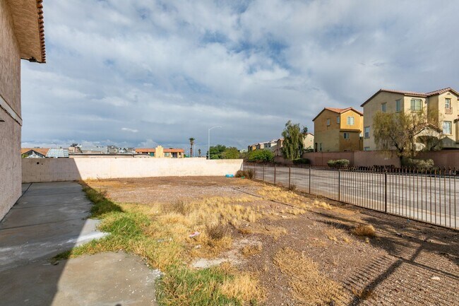 Building Photo - 6987 Mendon Ln