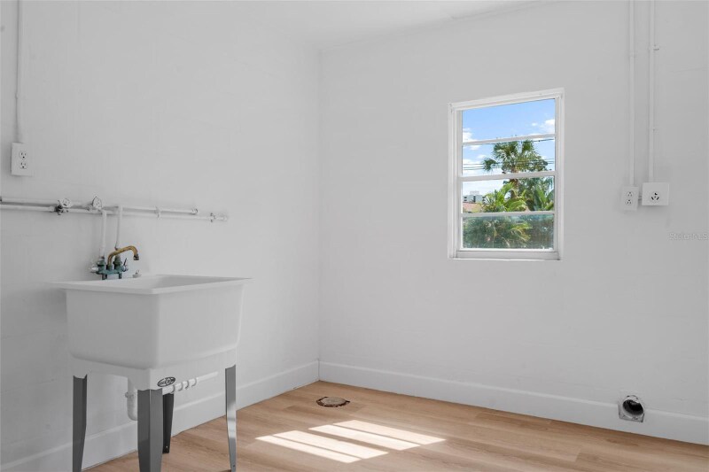 Building Photo - 5916 Gulfport Blvd S