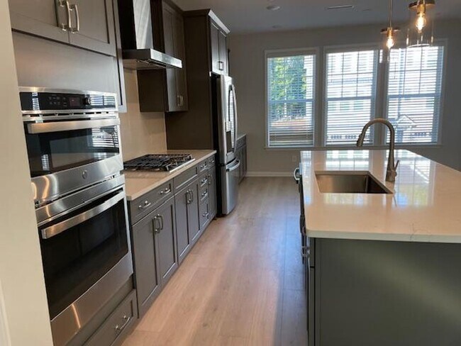 Building Photo - 1988 Chipley Dr