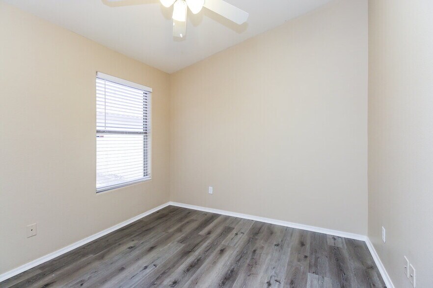 Building Photo - 12561 Desert Flower Rd