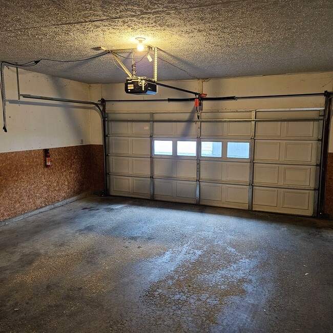 Building Photo - 1252 Colonial Dr