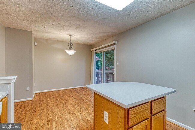 Building Photo - 27 Silver Birch Ct