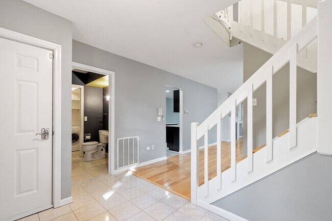 Building Photo - 1105 Ridgefield Cir