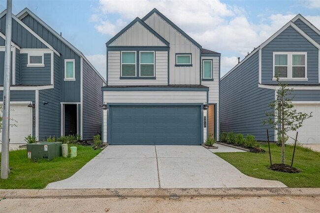 Primary Photo - 3017 La Rambla Dr