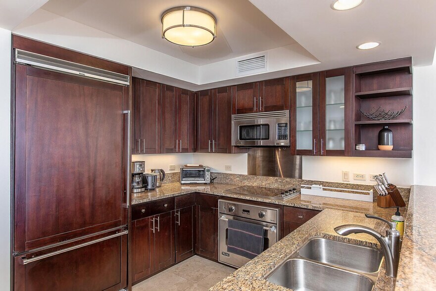 Building Photo - 1551 Ala Wai Blvd