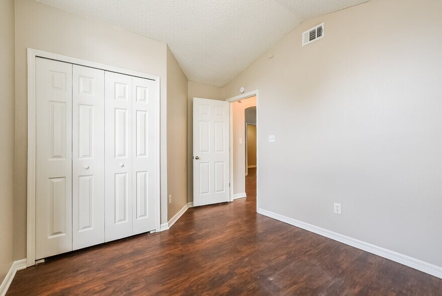 Building Photo - 948 Delfino Pl