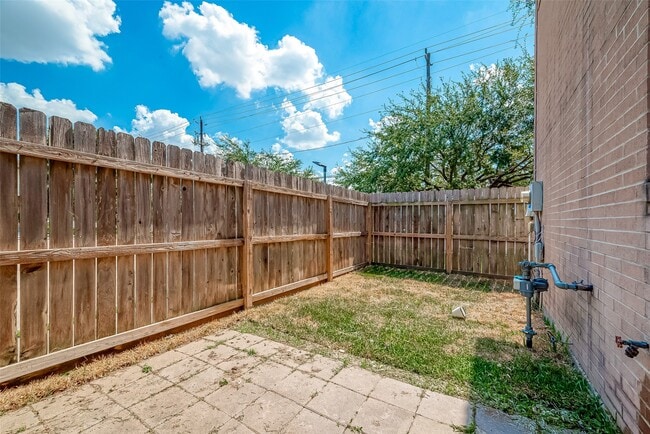 Building Photo - 206 Sydnor St