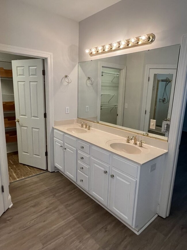 Building Photo - Refreshed 4 Bed home in Ballantyne