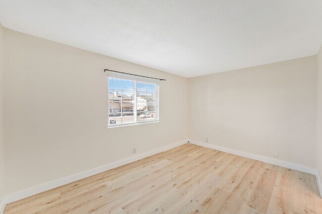 Building Photo - FULLY REMODELED UPSTAIRS CONDO | 3 BEDROOM | GRANITE COUNTERS | LAKE MEAD & JONES