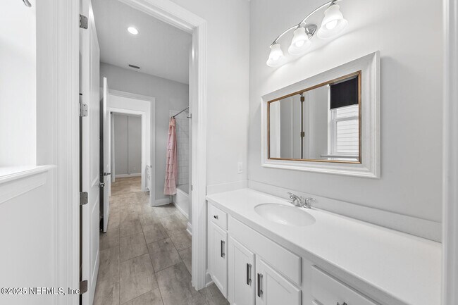 Building Photo - 264 Pine Haven Dr