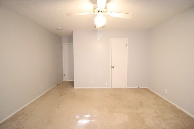 Building Photo - 13026 Cavern Park Dr