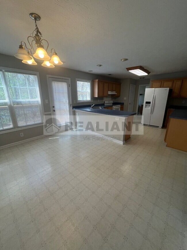 Building Photo - 2108 Heath Land Pl
