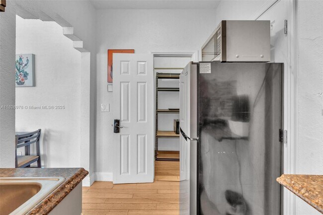 Building Photo - 8415 Harding Ave