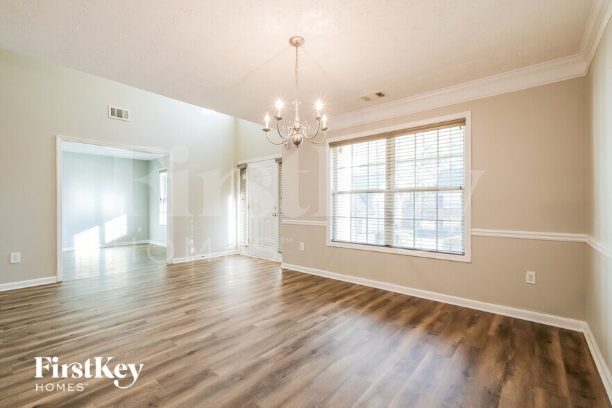 Building Photo - 622 River Rock Cir