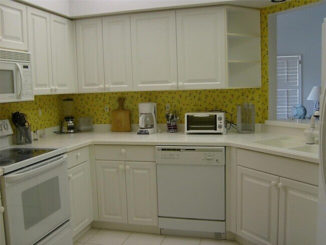 Building Photo - 6566 Fairway Gardens Dr