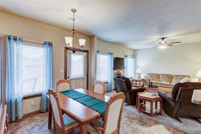 Building Photo - 1413 Scenic Ridge