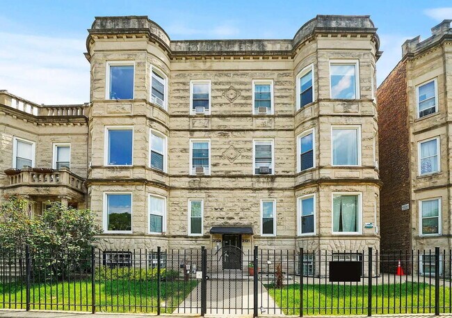 Building Photo - 3131 W Augusta Blvd