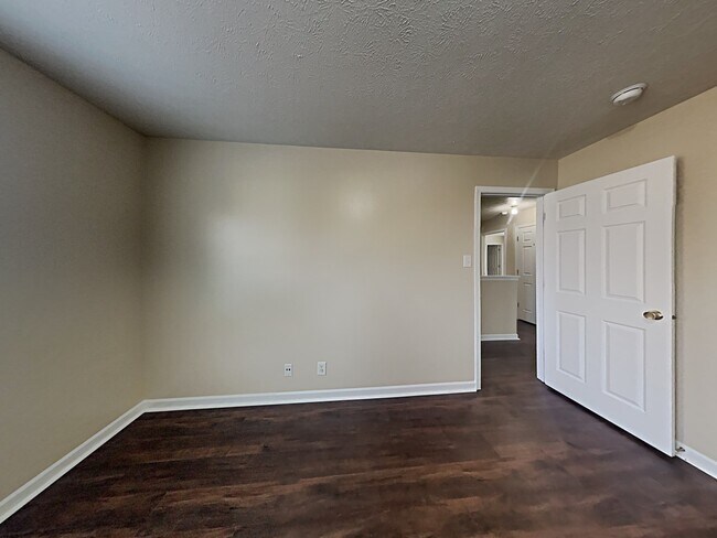 Building Photo - 460 Brookview Drive