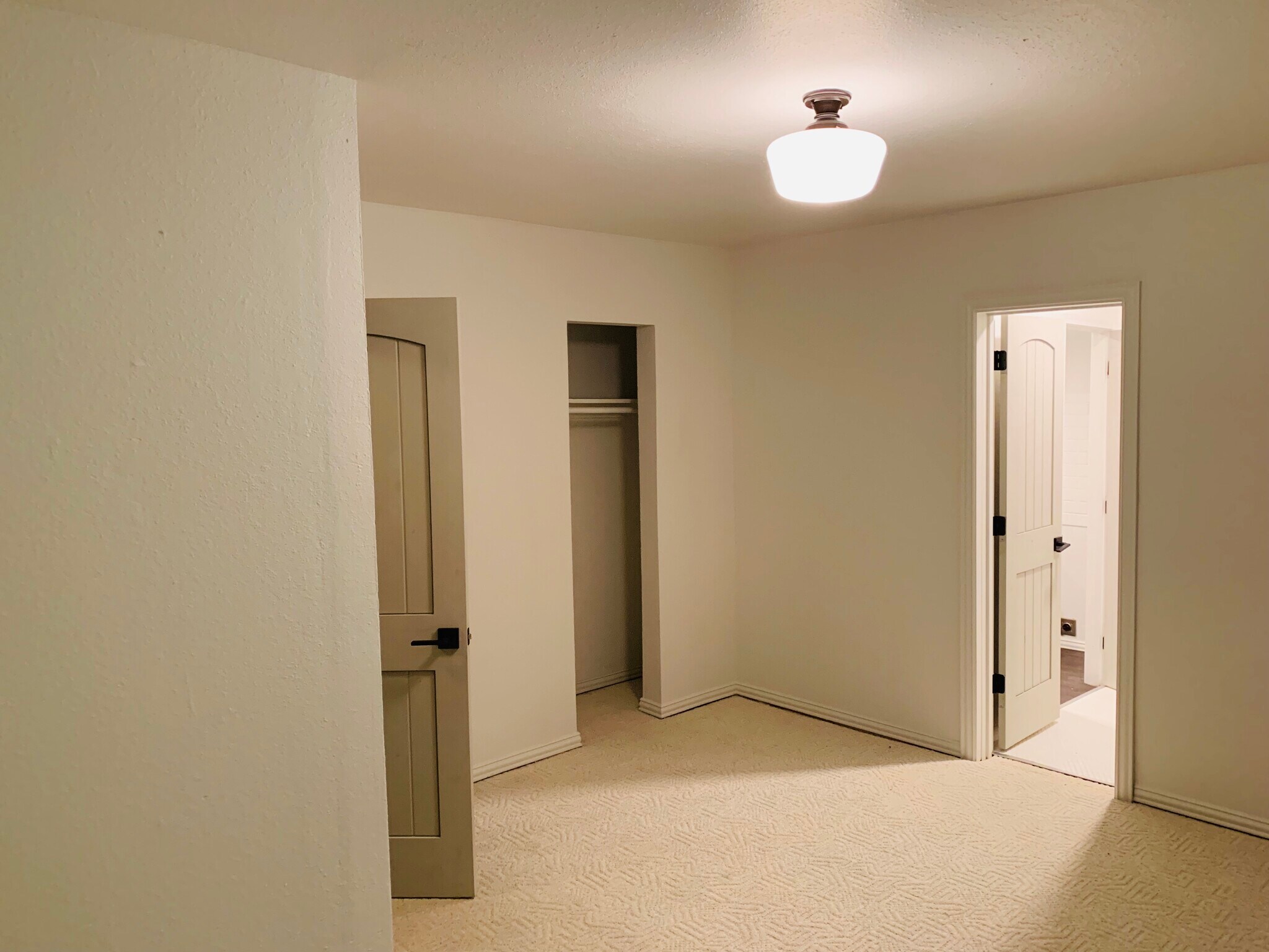 Building Photo - 605 W Neil Armstrong Pl