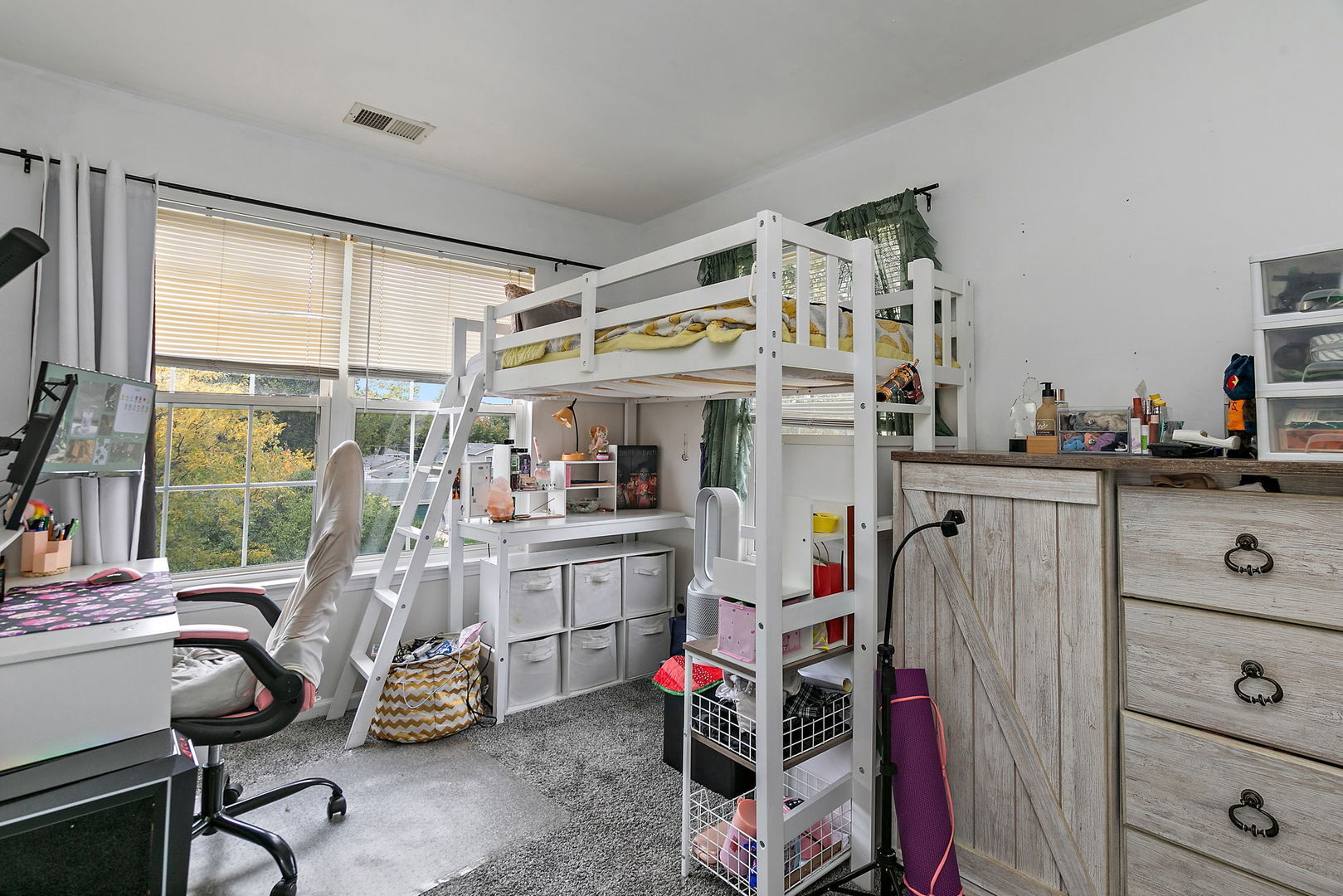 Building Photo - 361 Holiday Ln