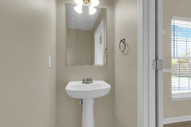 Building Photo - Charming 3BR Home with Private Fenced Backyard in Hunter’s Bend – Move-In Ready!