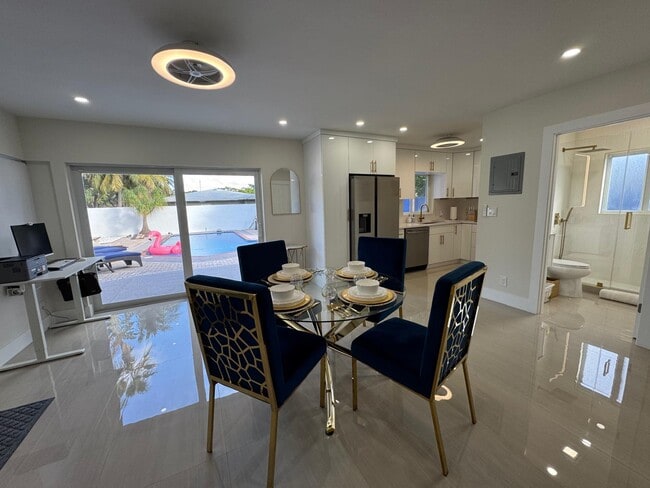 Building Photo - 1900 NE 2nd St