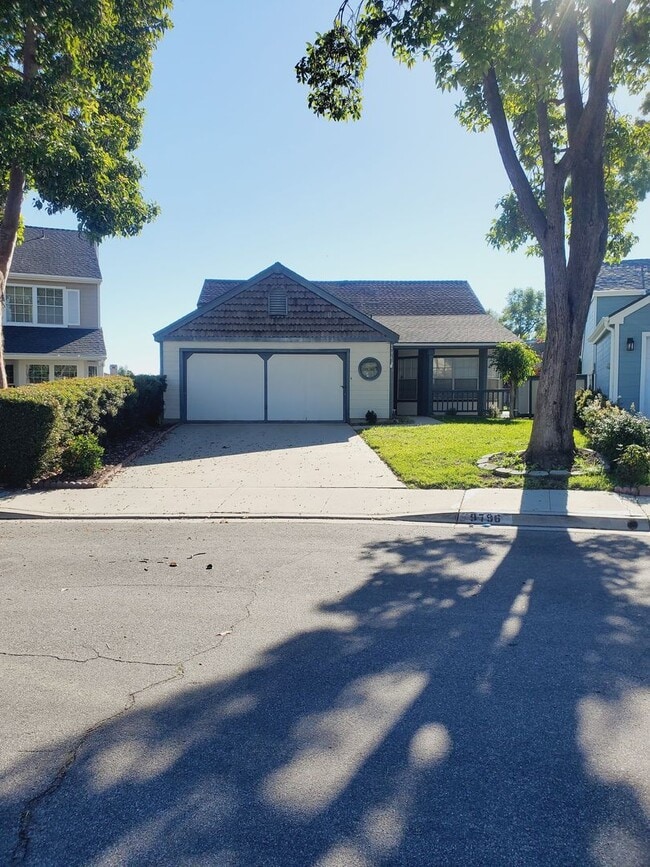 Building Photo - Home For Rent 3 Bedrooms and 2 full Bathrooms