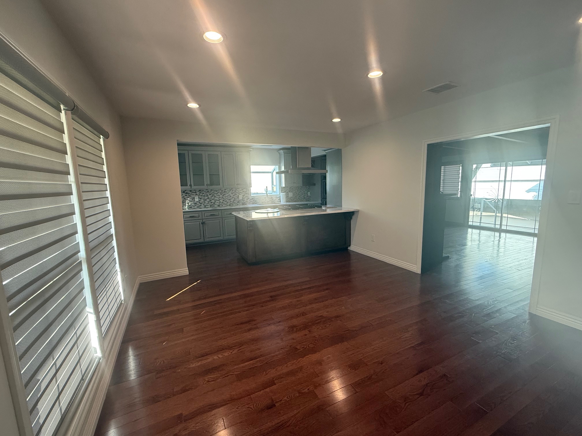 Living room - 1302 N Keystone St