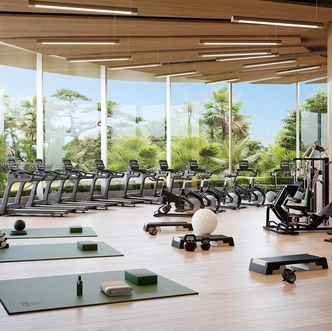 Building Photo - 700 NE 24th St