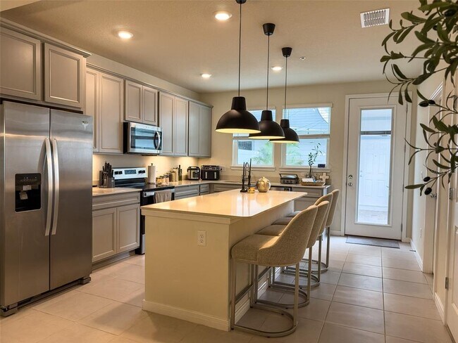 Building Photo - 5640 Pineland Run