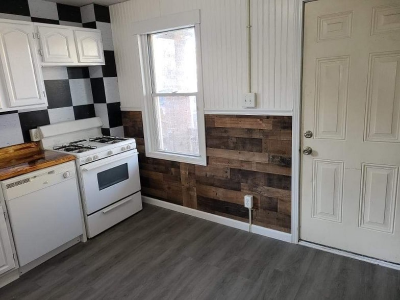 Building Photo - 1901 Beaver Rd