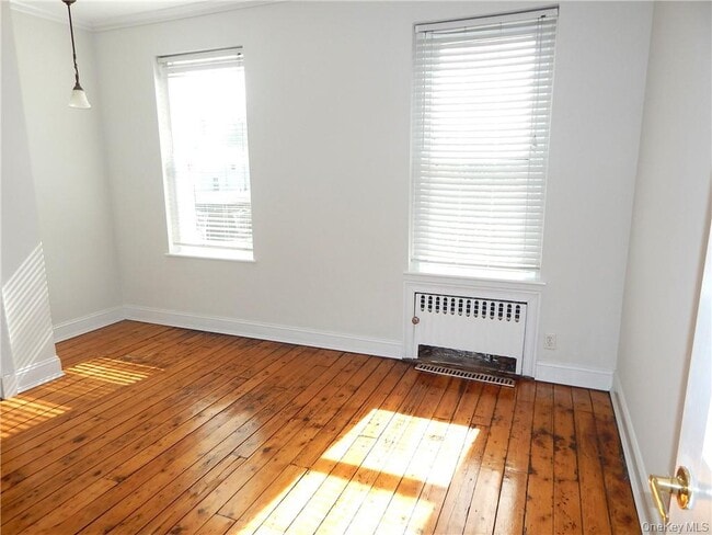 Building Photo - 5 N Washington St