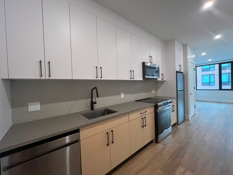 Building Photo - 506 Communipaw Ave