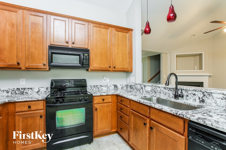 Building Photo - 1918 Sugarbush Dr