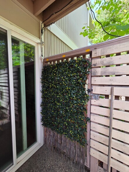 Building Photo - 280 Easy St