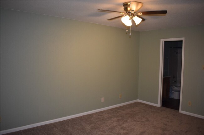 Building Photo - 9700 Leawood Blvd