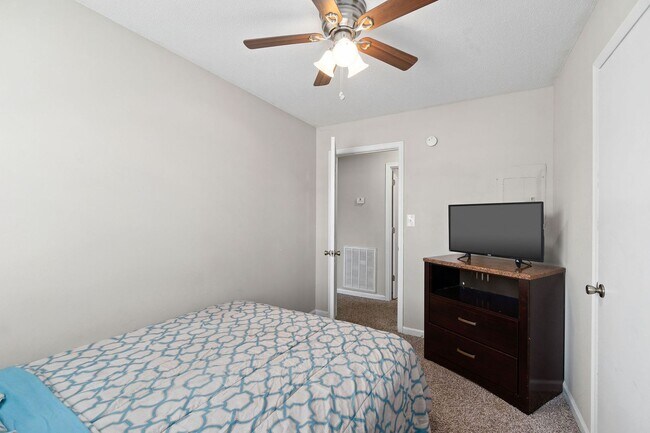 Building Photo - 524 Gainey Dr