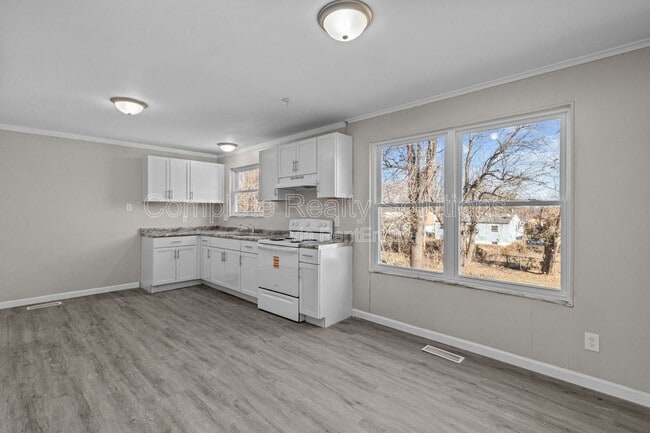 Building Photo - 10432 Royal Dr