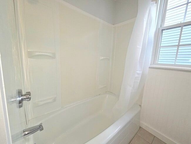 Building Photo - 48 Prince St