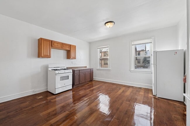 Building Photo - 1734 W Clarke St