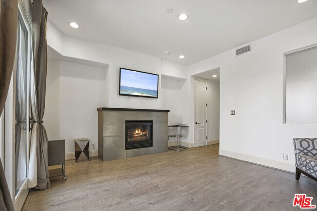 Building Photo - 16123 W Sunset Blvd