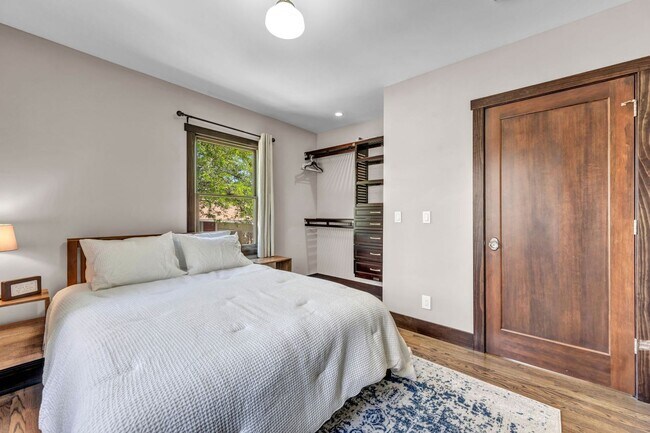 Building Photo - Charming Modern Industrial Fully Furnished Home for Lease