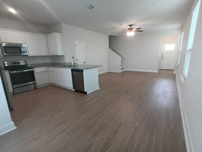 Building Photo - 7518 Astro Fld